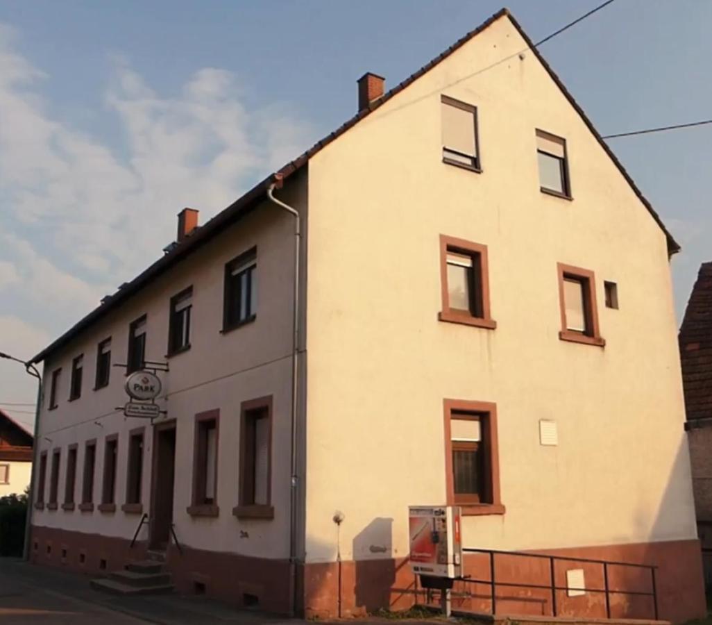 Gasthaus Zum Schloss Lemberg Exterior photo